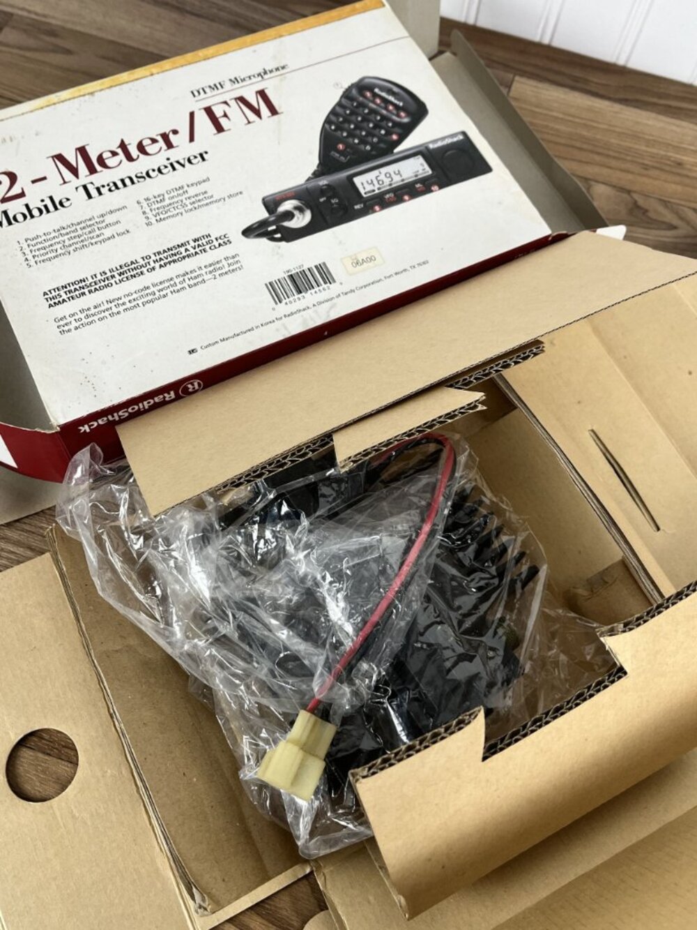 Radio Shack HTX-252 25 watt 2meter tranceiver - EXTREMELY Small - 5x5x1 inch W B - Picture 3 of 10